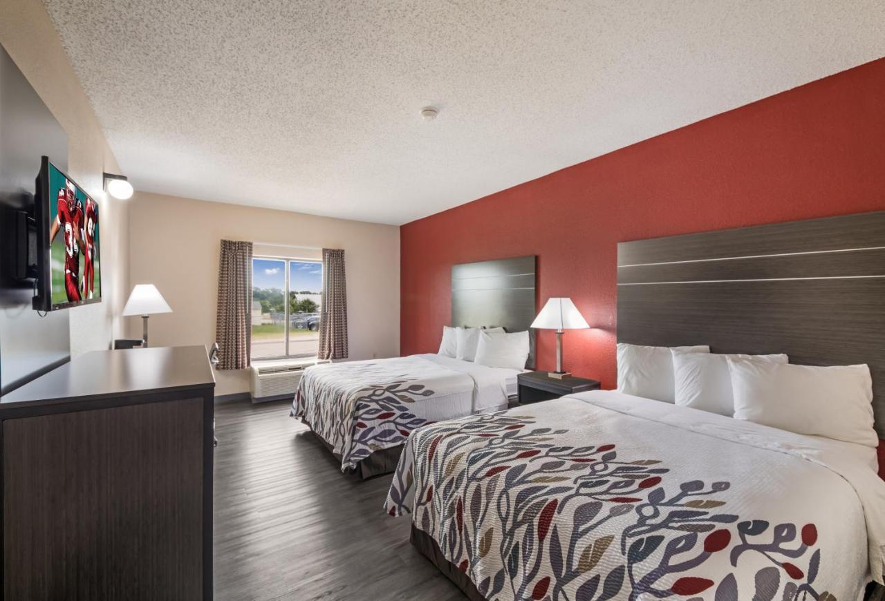 Red Roof Inn & Suites Austin East - Manor Exterior photo