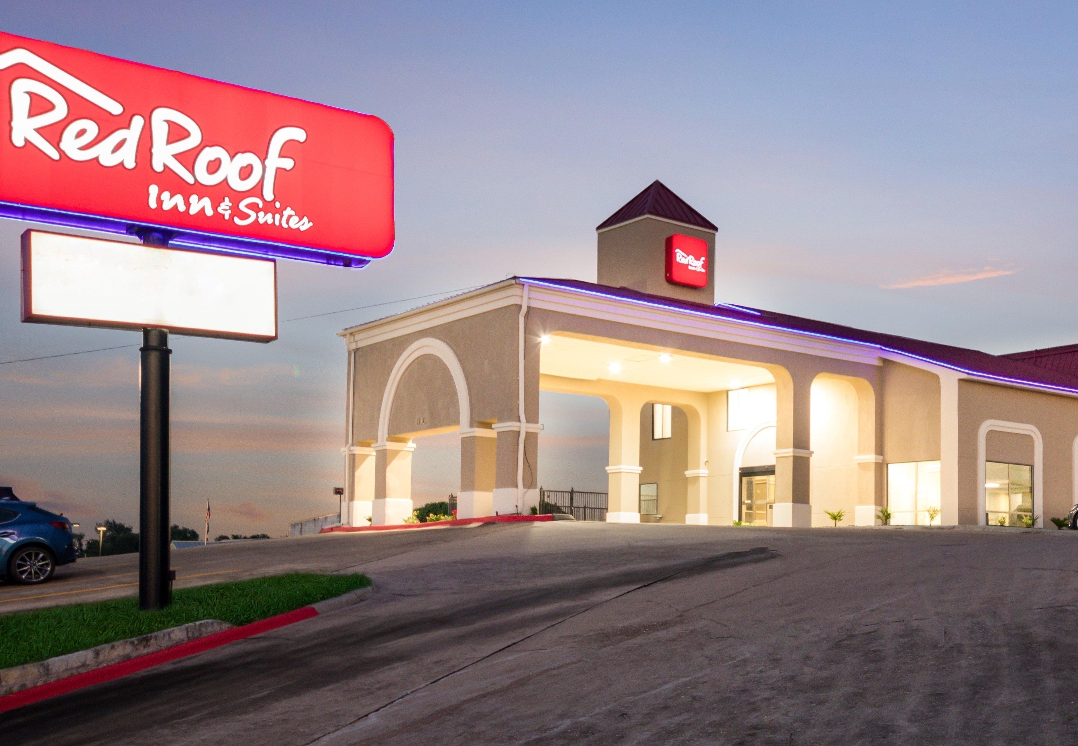 Red Roof Inn & Suites Austin East - Manor Exterior photo