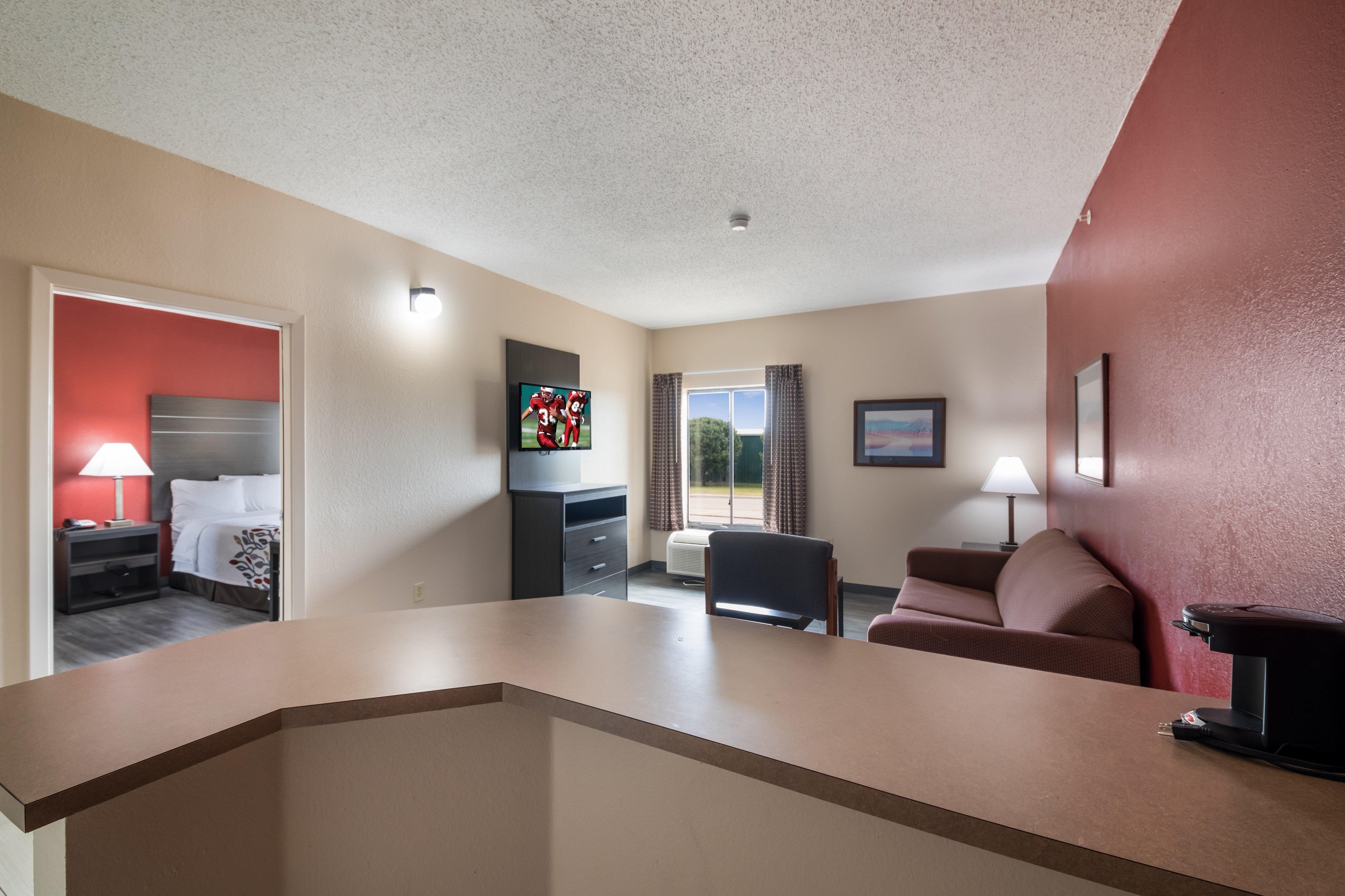 Red Roof Inn & Suites Austin East - Manor Exterior photo