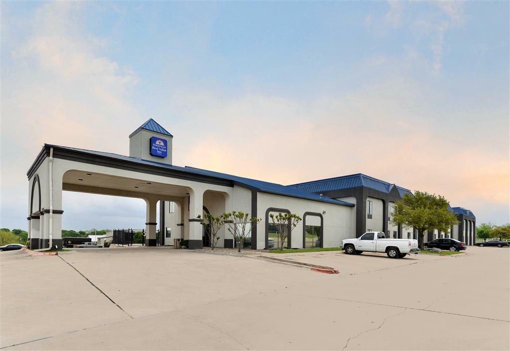 Red Roof Inn & Suites Austin East - Manor Exterior photo