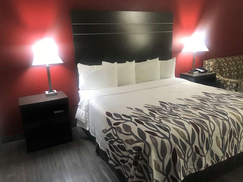Red Roof Inn & Suites Austin East - Manor Room photo