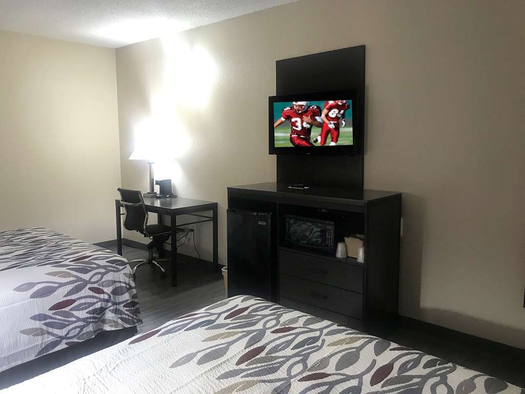 Red Roof Inn & Suites Austin East - Manor Room photo